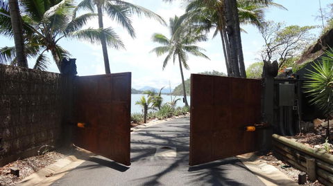 Trinity Beach Palace - Bed n Breakfasts 2