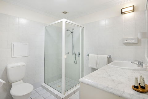 ULTIQA Rothbury Hotel - Accommodation Australia 3