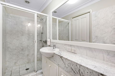 ULTIQA Rothbury Hotel - Accommodation Australia 5