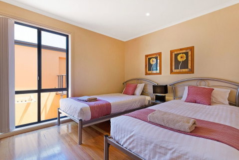 Snug Cove Villas - Accommodation Australia 4