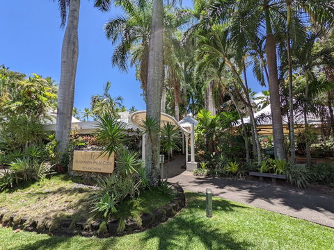 Alamanda Palm Cove By Lancemore - Bed n Breakfasts 1