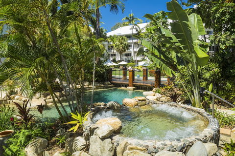 Alamanda Palm Cove By Lancemore - Bed n Breakfasts 2