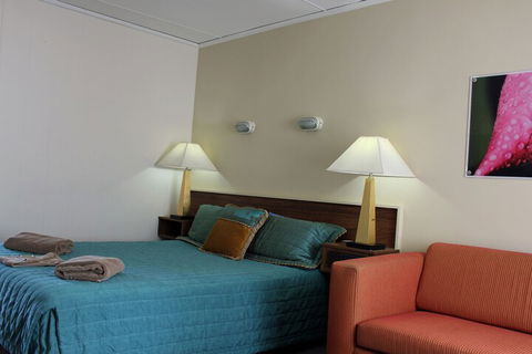 Australian Motor Homes Tourist Park - Australia Shopping 3