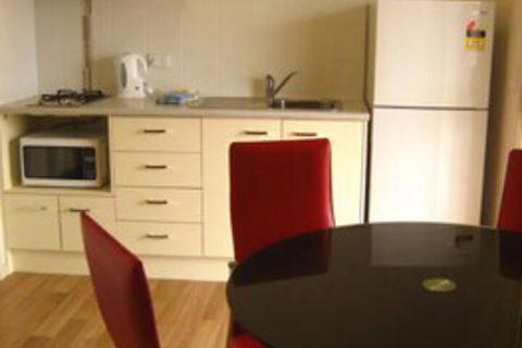 Australian Motor Homes Tourist Park - Australia Shopping 5