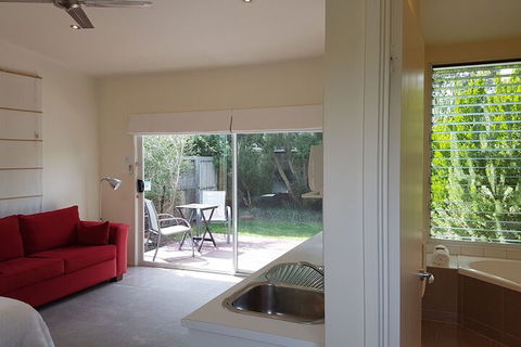 Springtide Studio Apartments - Accommodation Australia 6
