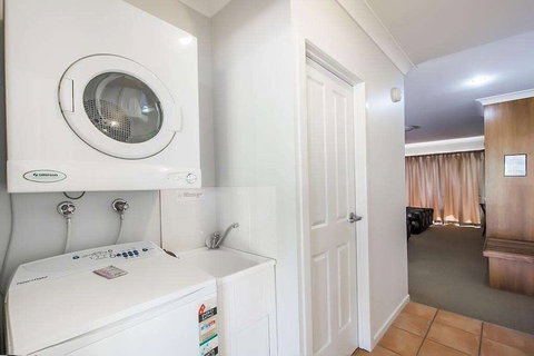 Shamrock Gardens Motel - Local Tourism 4