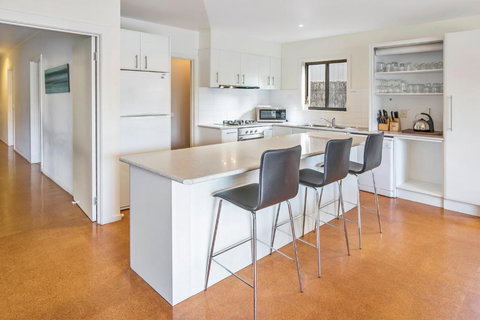 Beachside Vista - Australia Shopping 5