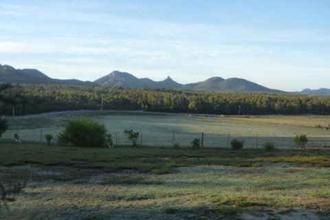 Yakkalla Holiday Cottage - Accommodation Australia 4