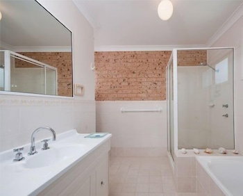 Bombora At Fingal Bay - Australia Shopping 4