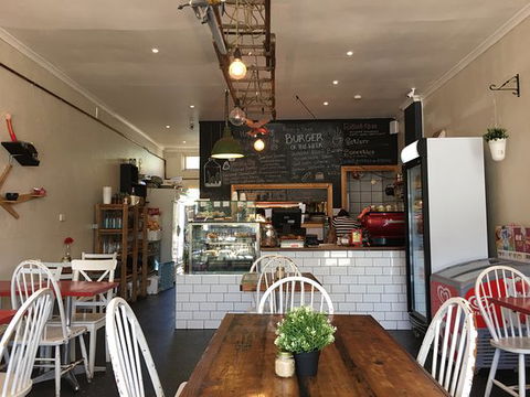 The Foodrinkery - Local Tourism 0