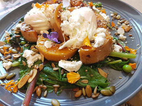 Bank St + Co - Local Tourism 0