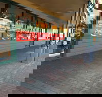 Michael's Golden Hen - Accommodation Australia