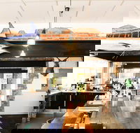 Paynesville Hotel - Australia Shopping