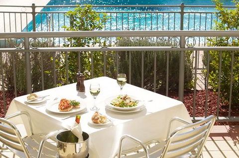 REBELLION BAR AND GRILL RESTAURANT - Accommodation Australia 0