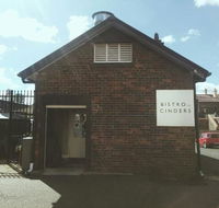 Bistro on Cinders - Bed n Breakfasts