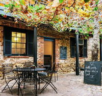 Alby  Esthers - Accommodation Australia