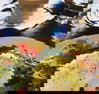 Allumer Coffee  Eatery - Bed n Breakfasts