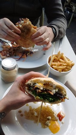 Two Hands - Bed n Breakfasts 0