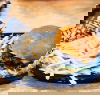 Oscy's Burgers - Accommodation Australia