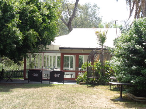 The Artesian Gardens Restaurant - Local Tourism 1