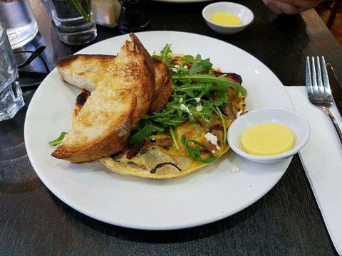 Cirque Cafe - Accommodation Australia 0