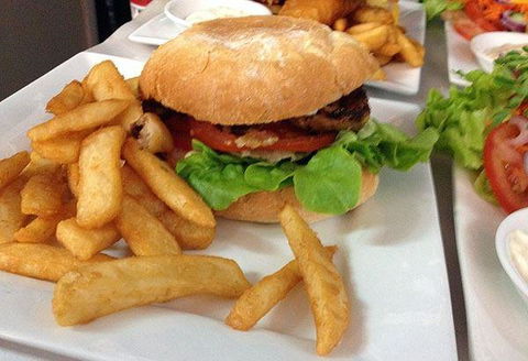 Bissys Cafe & Catering - Accommodation Australia 9