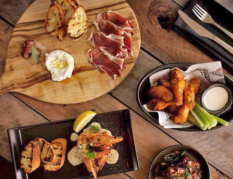 Clifford's Grill & Lounge - Accommodation Australia 6