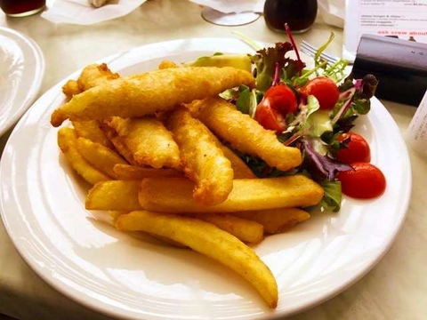 Restaurant And Bar At Noosa Heads Surf Club - Australia Shopping 0