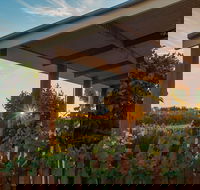 Caf in the Vines - Local Tourism