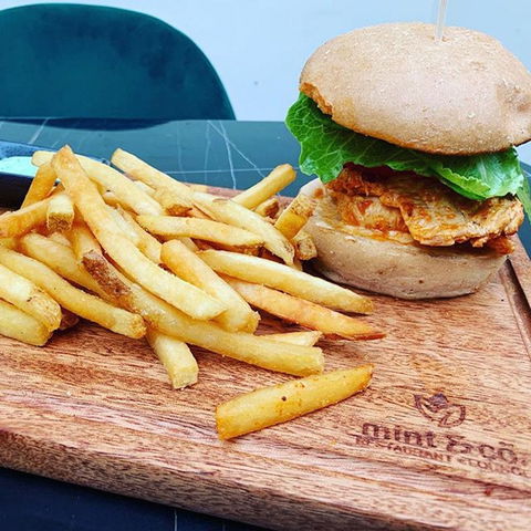 Morris Jones - Accommodation Australia 0