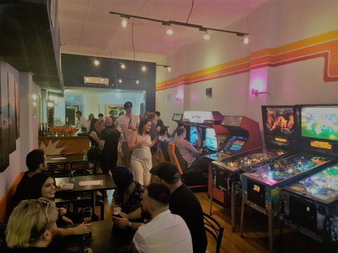 Token Arcade & Kitchen - Bed n Breakfasts 0