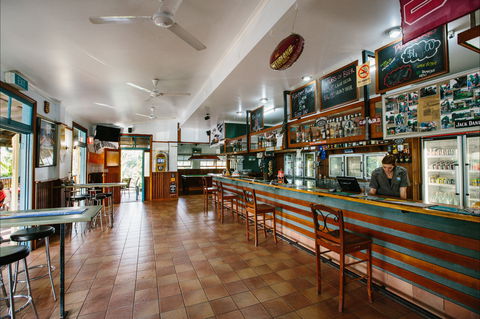 Mena Creek Hotel - Australia Shopping 1