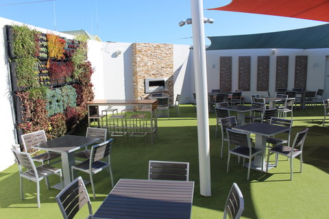 Bill's Bar - Ningaloo Coral Bay - Local Tourism 0