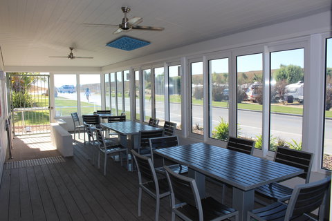 Bill's Bar - Ningaloo Coral Bay - Local Tourism 1