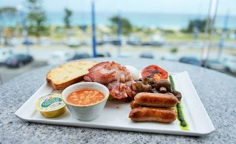 Scarborough Beach Bar - Local Tourism 9