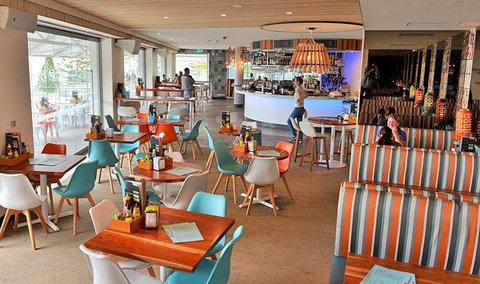 Scarborough Beach Bar - Local Tourism 12