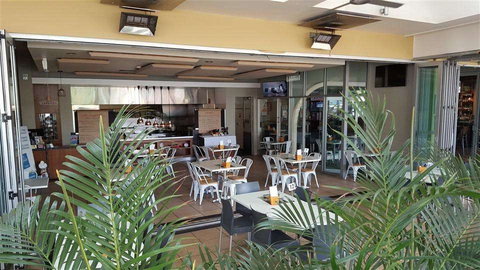 Caloundra Hotel - Local Tourism 0