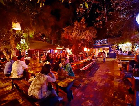 Montes Lounge - Local Tourism 0