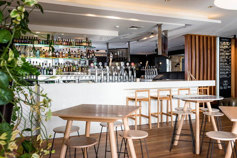 The Stirling Hotel - Accommodation Australia 2