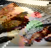 Hungry Wolf's Pizza and Pasta Restaurant - Bed n Breakfasts