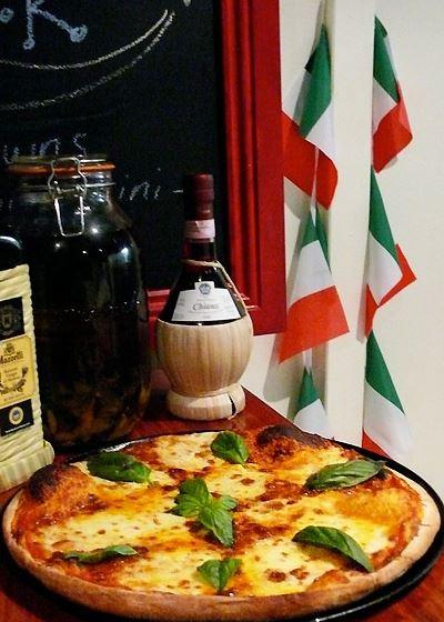 Pizzeria La Luna - Local Tourism 2