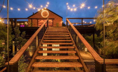 Pizzeria La Luna - Local Tourism 7