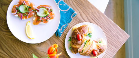 Saltos Cafe - Bed n Breakfasts 0