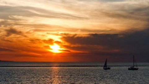 La Beach Restaurant - Local Tourism 0