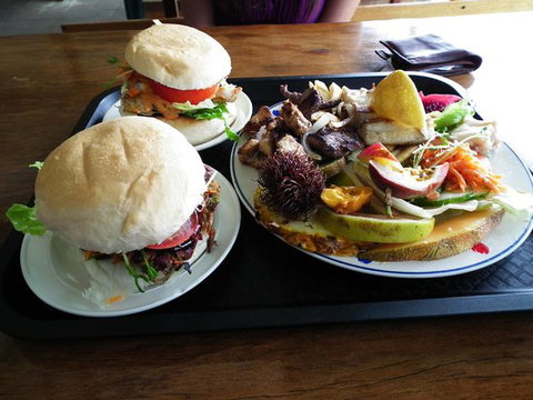 Big Barramundi BBQ Garden - Accommodation Australia 0