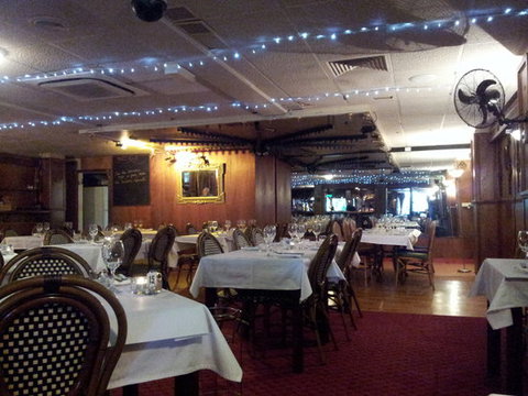 Bogart’s Bar & Grill - Accommodation Australia 5