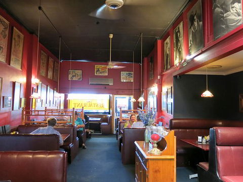 Lou’s Cafe Restaurant - Accommodation Australia 0
