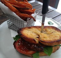 Red Dog on the Green - Local Tourism