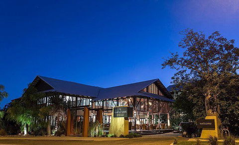 The Deck Poolside Bar & Restaurant - Australia Shopping 5