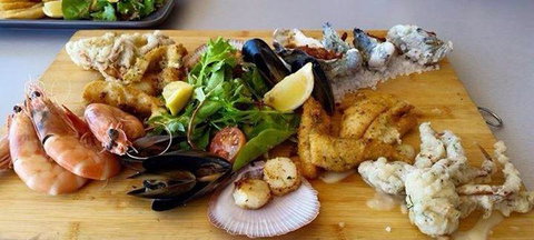 Taylors Waterfront Restaurant & Function Centre - Local Tourism 3